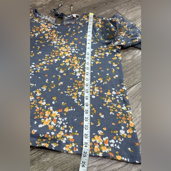 Lauren Conrad Scattered Flower Bell Sleeve Blouse - Size XL - Picture 7 of 7